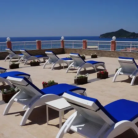 Sissy אגיוס גיורגיוס פגון