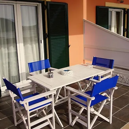 Sissy Apartamento Agios Georgios Pagon